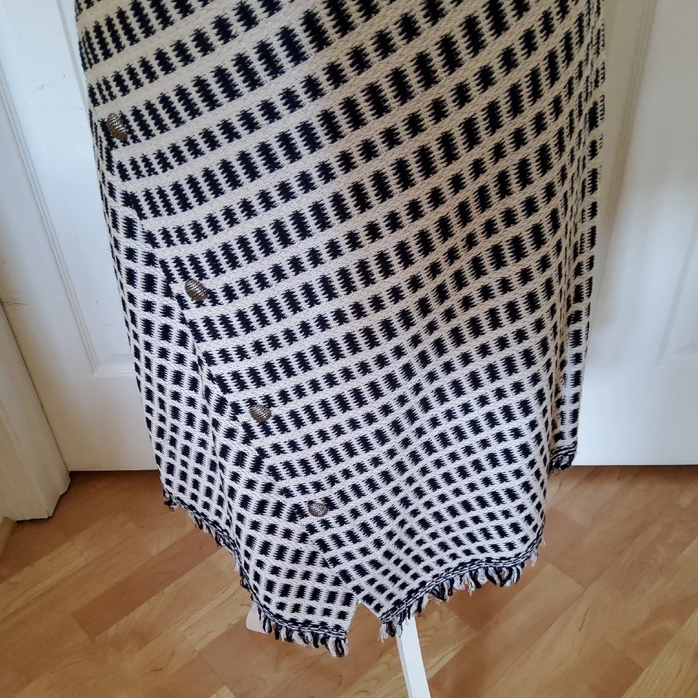 St John,Elegant Black and White Women's Dress - Picture 5 of 6
